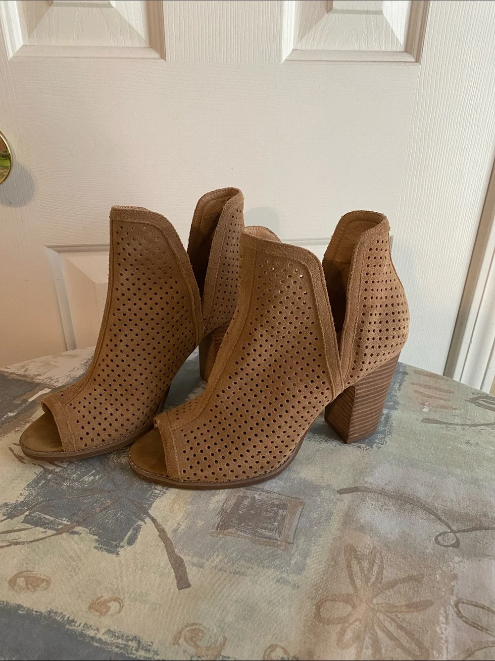 Lucky Brand Tan Perforated Leather Open-Toe Block Heel Booties Size 9.5 Heels 4”